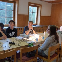 Im LernCamp über den Unterricht hinausgehen – Besuch in Auerbach/Grünheide im Rahmen Vernetzung der Begabungsförderung (Goethe-Gymnasium, Auerbach)