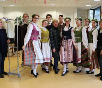 Gimnazijos tautinių šokių ansamblis Frankfurte