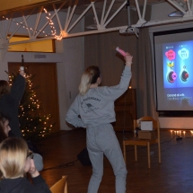 Bendrabutyje Kalėdų belaukiant - "Just Dance" (Foto: F. Nader, 9 kl.)