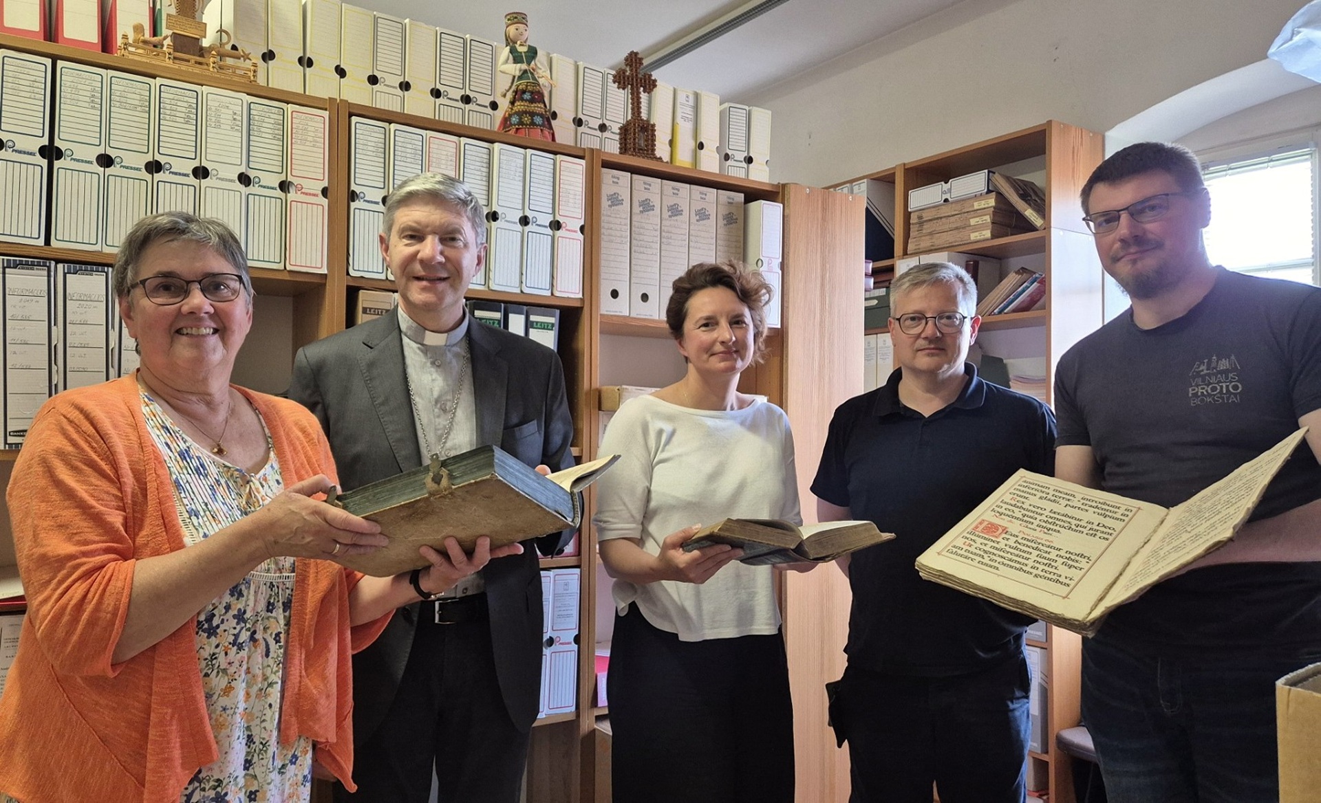 Sutvirtinimo sakramentas ir apsilankymas Vasario 16-osios gimnazijoje (Foto: Užsienio lietuvių sielovada)
