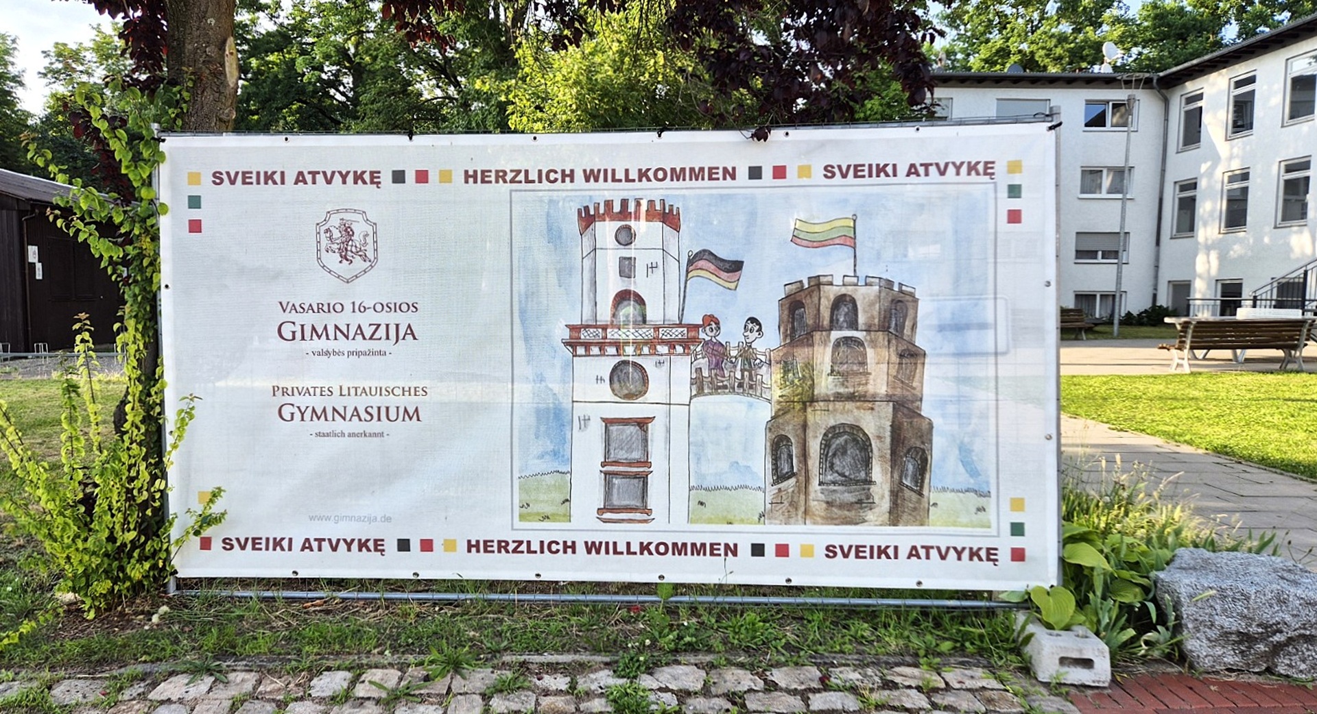 Sutvirtinimo sakramentas ir apsilankymas Vasario 16-osios gimnazijoje (Foto: Užsienio lietuvių sielovada)