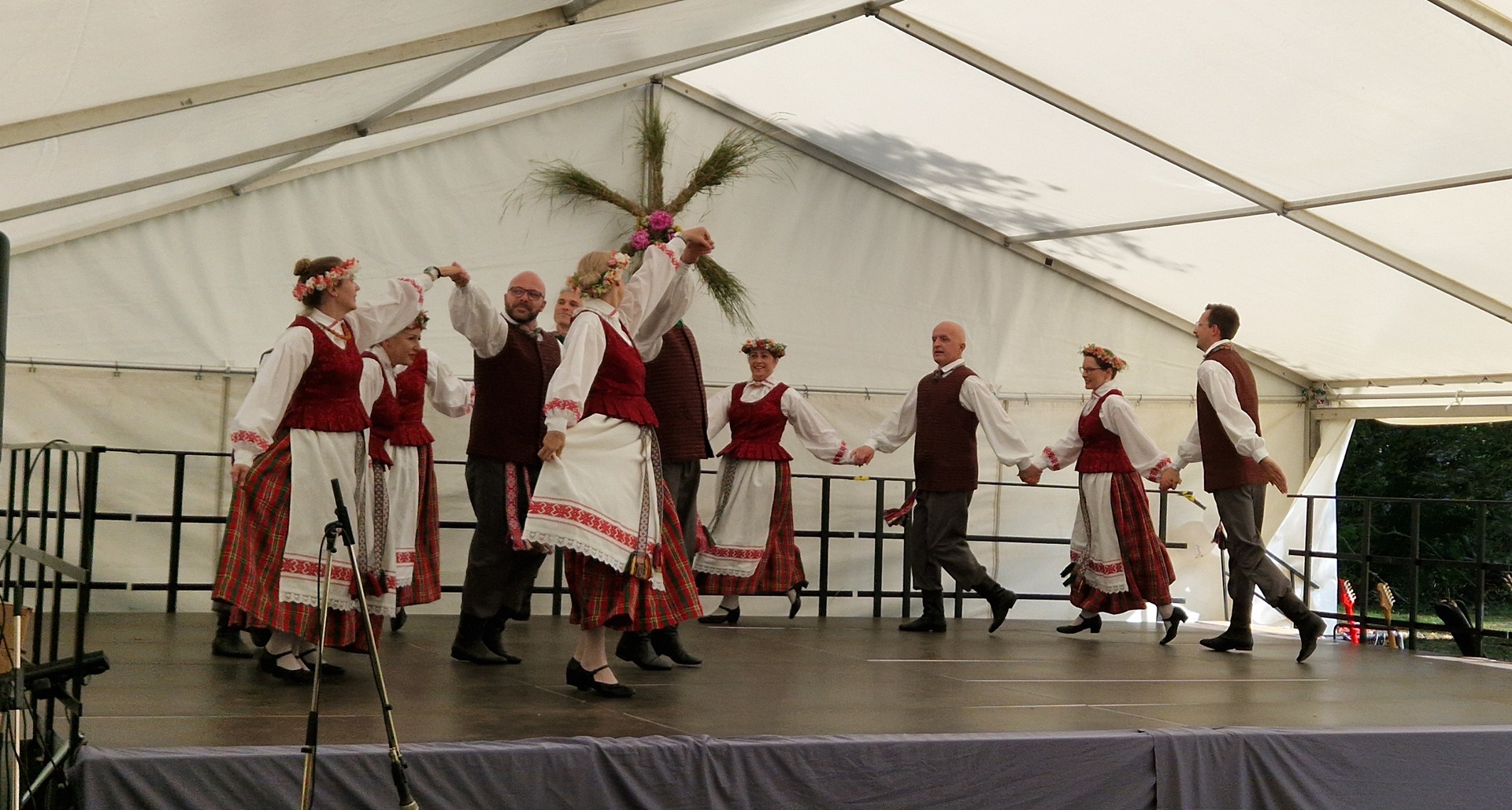 Joninės ir Vasario 16-osios gimnazijos 75-metis (Foto: A. Geibel)