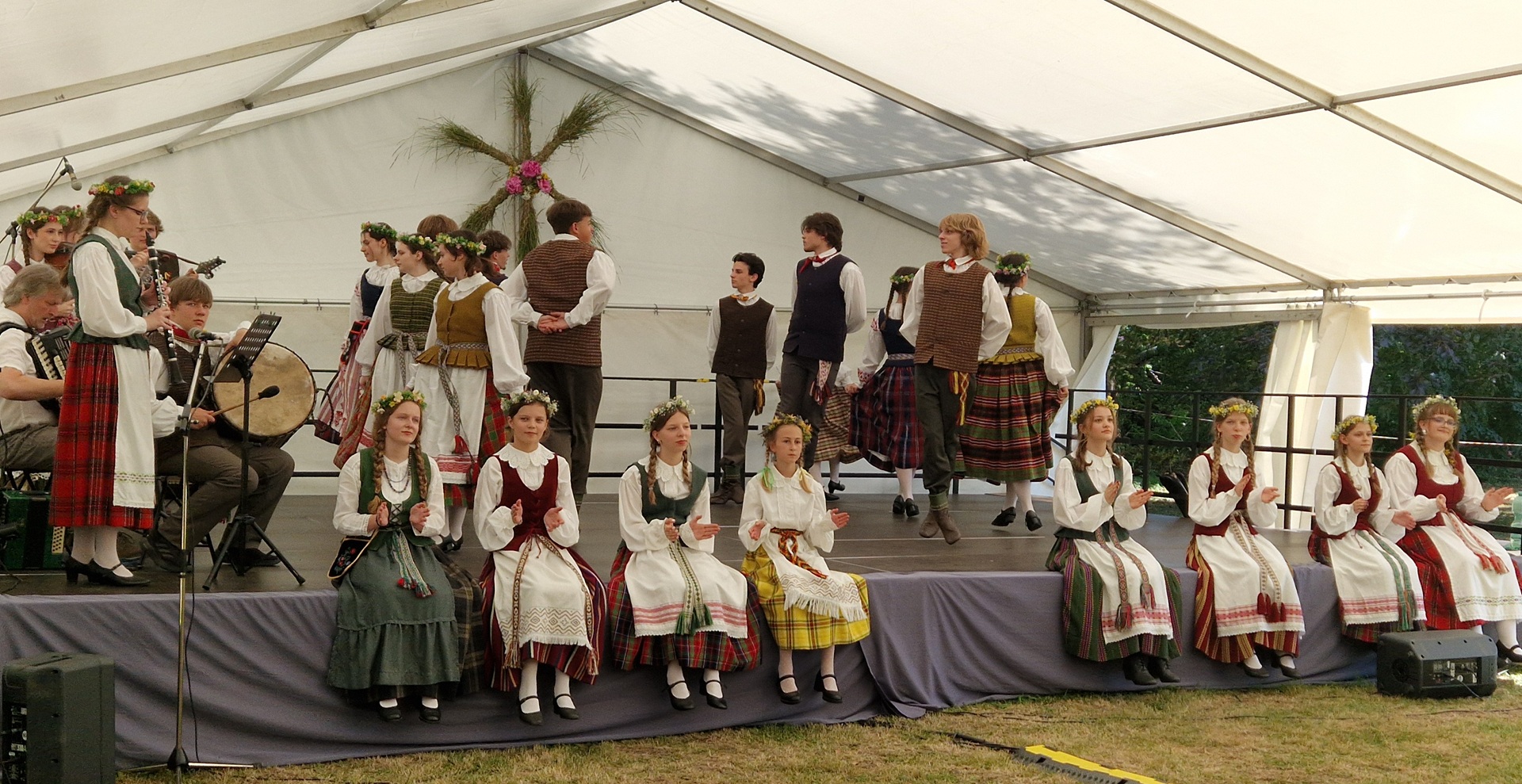 Joninės ir Vasario 16-osios gimnazijos 75-metis (Foto: A. Geibel)