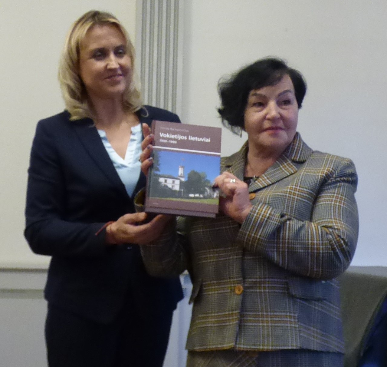 Knyga jungia lietuvius visame pasaulyje