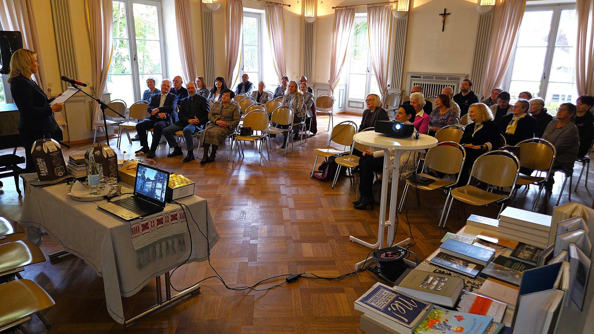 Knyga jungia lietuvius visame pasaulyje