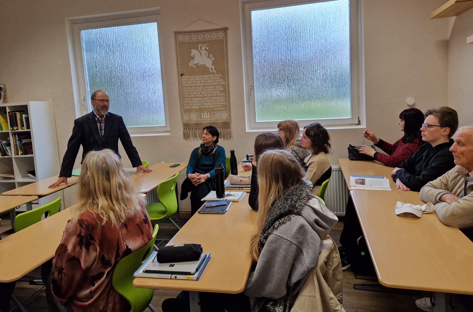 Istorijos pamokos ir gausus knygų kraitis: XXVII knygos mėgėjų draugijos ir kitų organizacijų narių vizitas