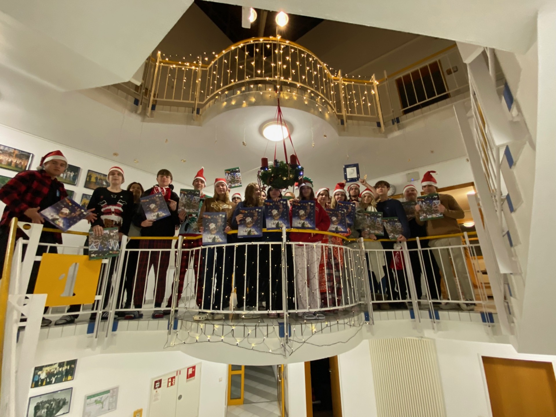 Bendrabutis nušvito advento šviesa