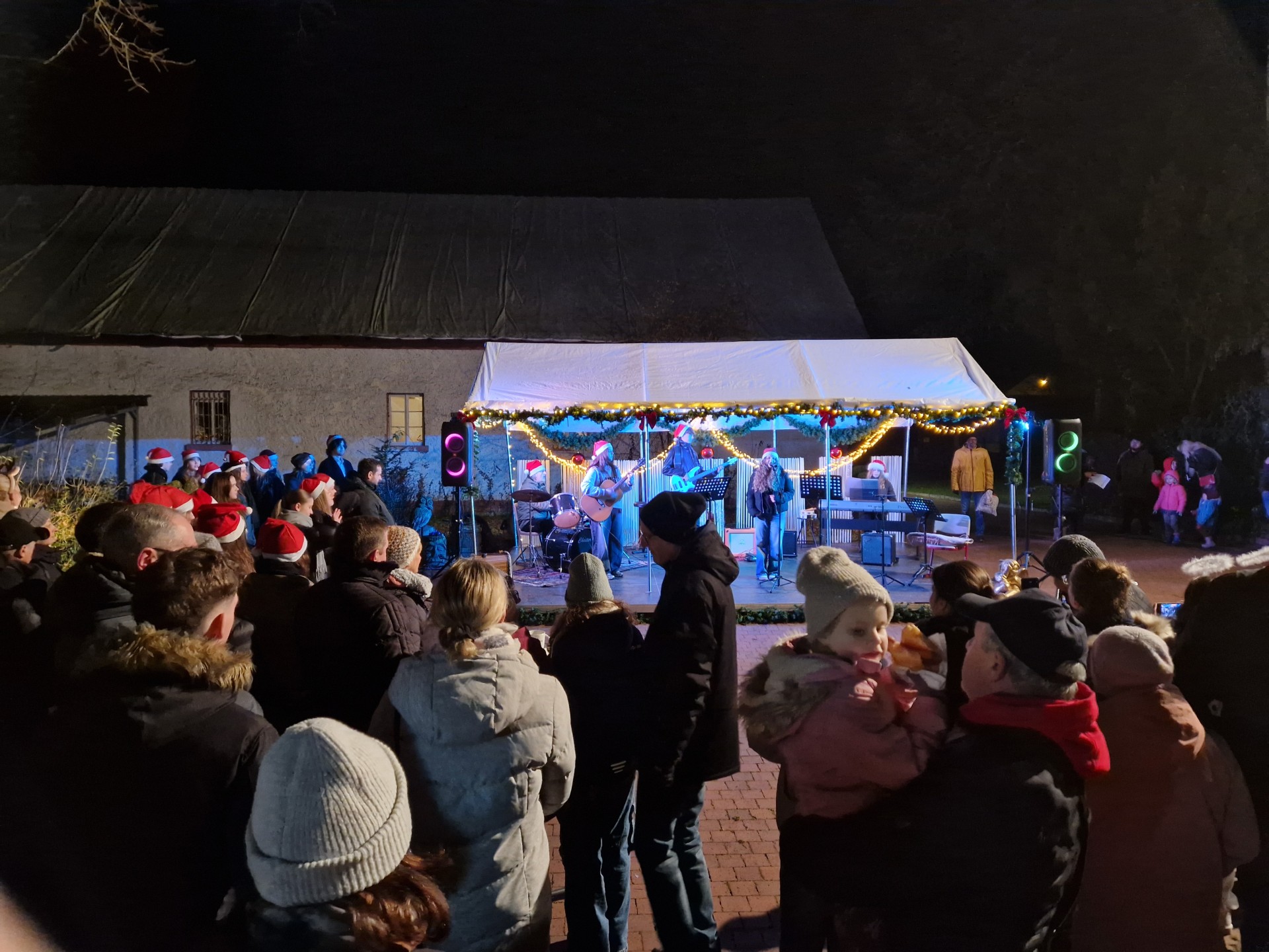 Kalėdų šventė po atviru dangumi