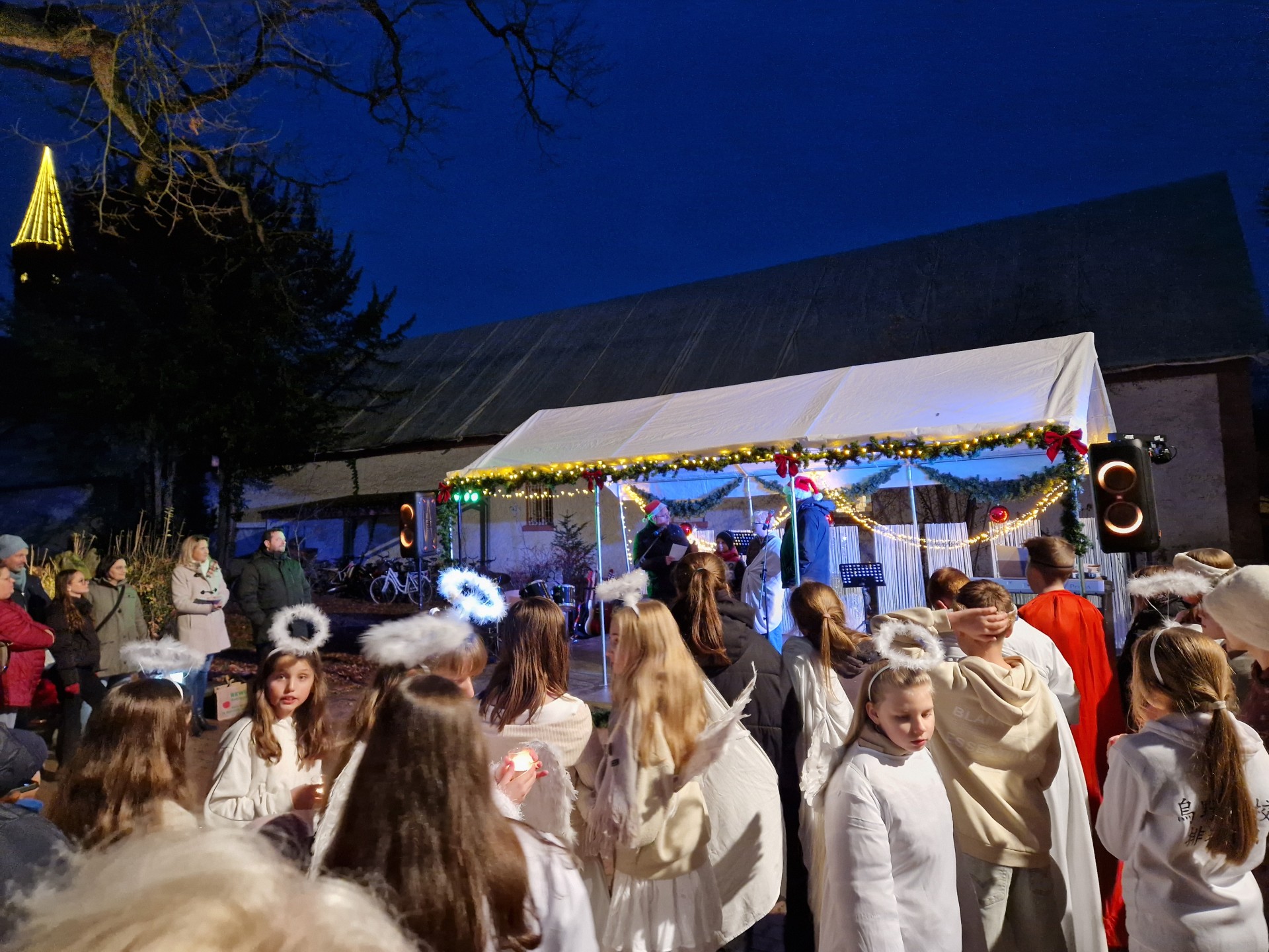 Kalėdų šventė po atviru dangumi