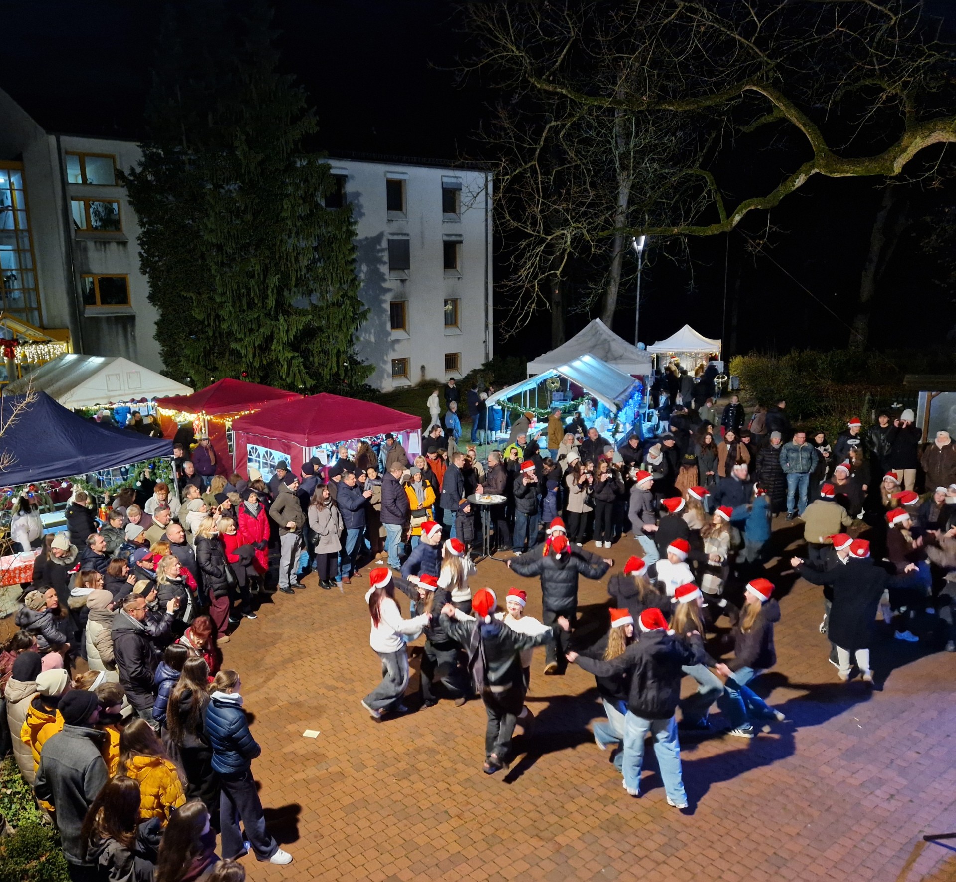 Kalėdų šventė po atviru dangumi