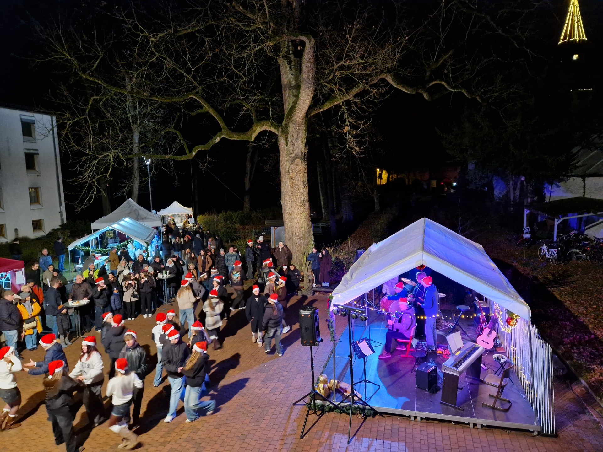 Kalėdų šventė po atviru dangumi