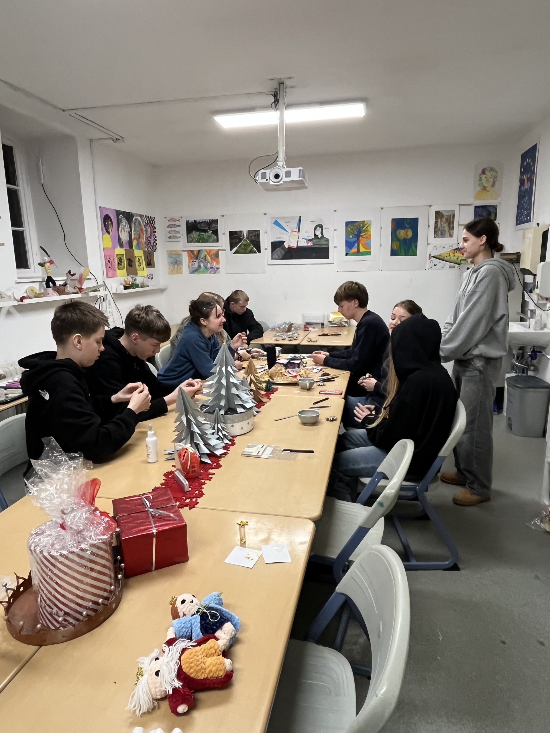 Advento išvakarėse bendrabutyje nušvito eglutė