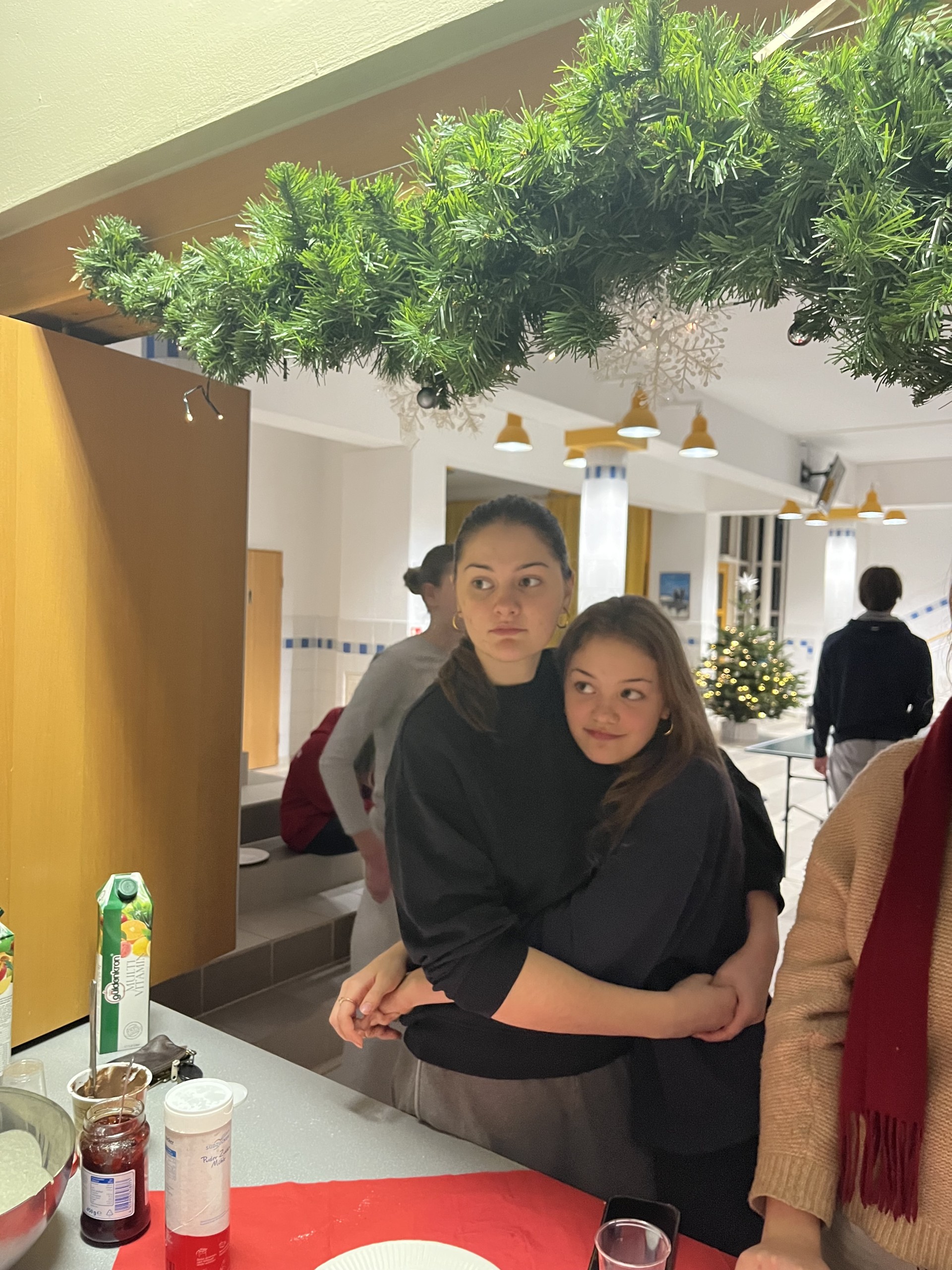 Advento išvakarėse bendrabutyje nušvito eglutė