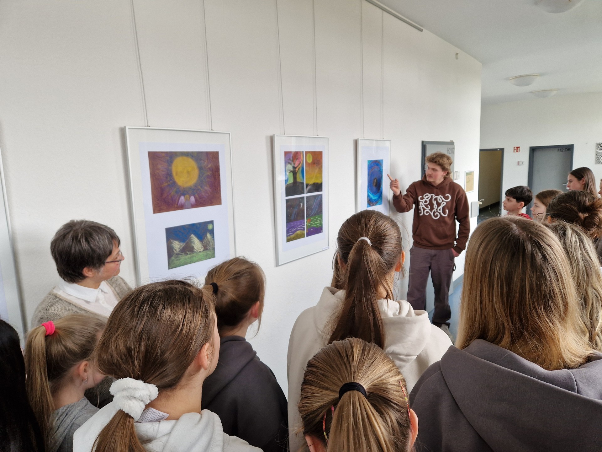 Dešimtoji jaunųjų dailininkų paroda – kūrybos šventė gimnazijoje