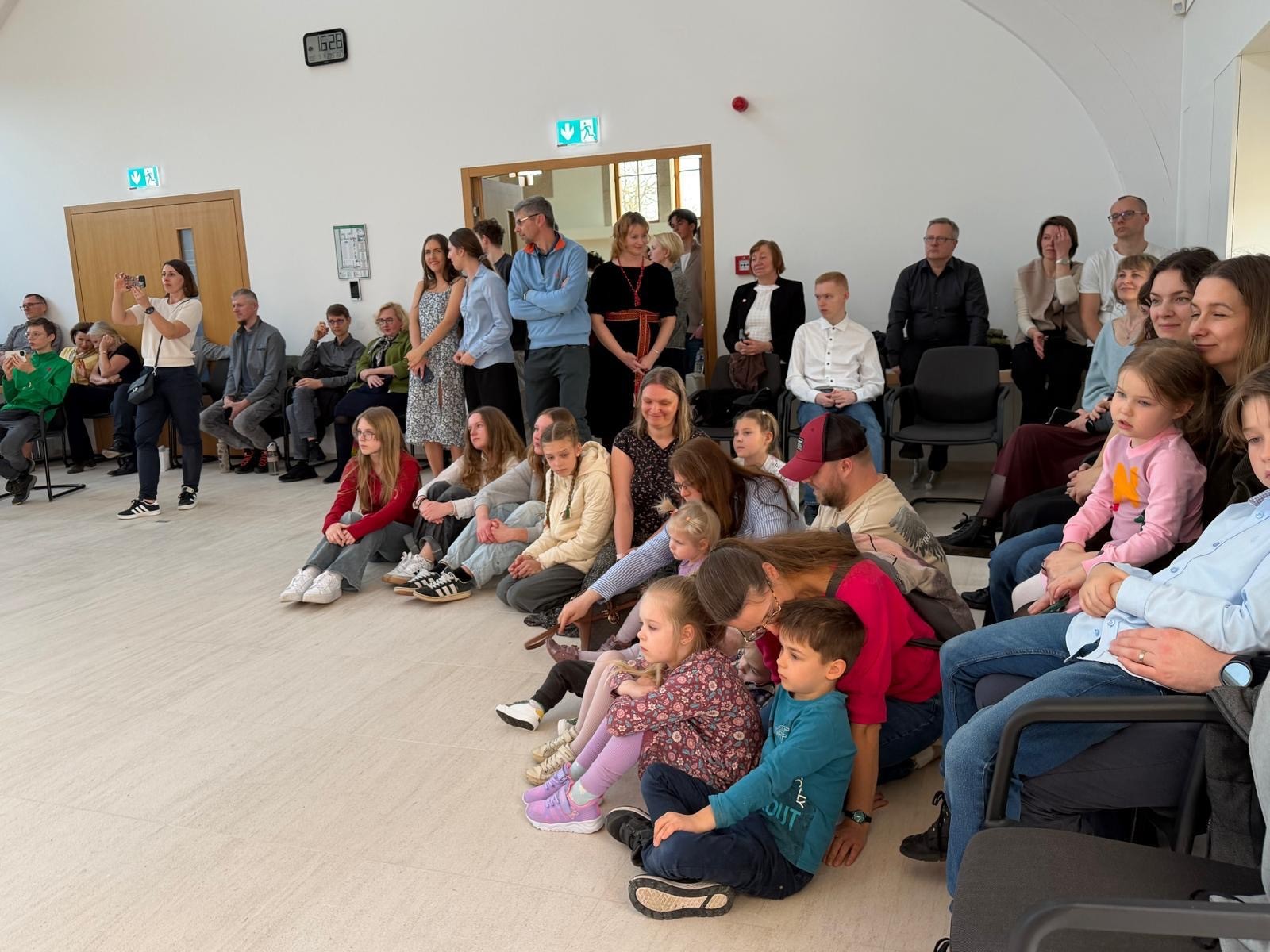 Vasario 16-osios gimnazijos ir Liuksemburgo ateitininkų susitikimas