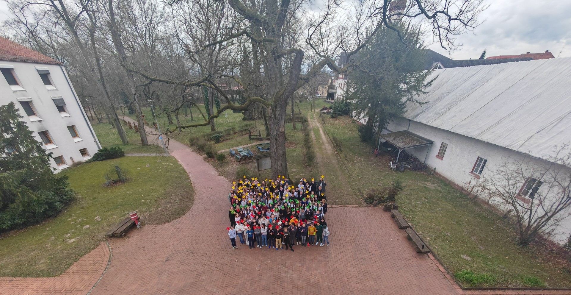 Vasario 16-osios gimnazija švenčia kovo 11-ąją