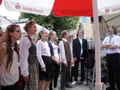 Traditionen verbinden – unsere Schüler beim Trachtenfest in Bensheim