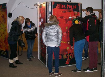 Besuch der Ausstellung „Echt krass“ in der Odenwaldschule