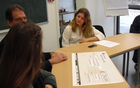 Schülerfirma „All!in“ engagiert sich – Spende für die Flüchtlingshilfe Lampertheim