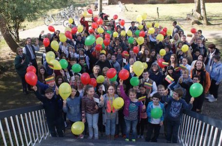 Bunte Ballons für die Freiheit – Das Litauische Gymnasium erinnert an die Unabhängigkeit von der Sowjetunion