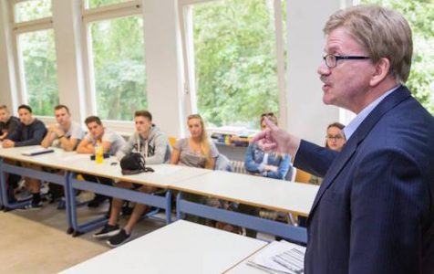 Schulstunde über Europa – Besuch von Thomas Mann, MEP