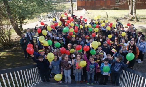 Lietuvių kilmės vaikų vasaros stovykla Vasario 16-osios Gimnazijoje