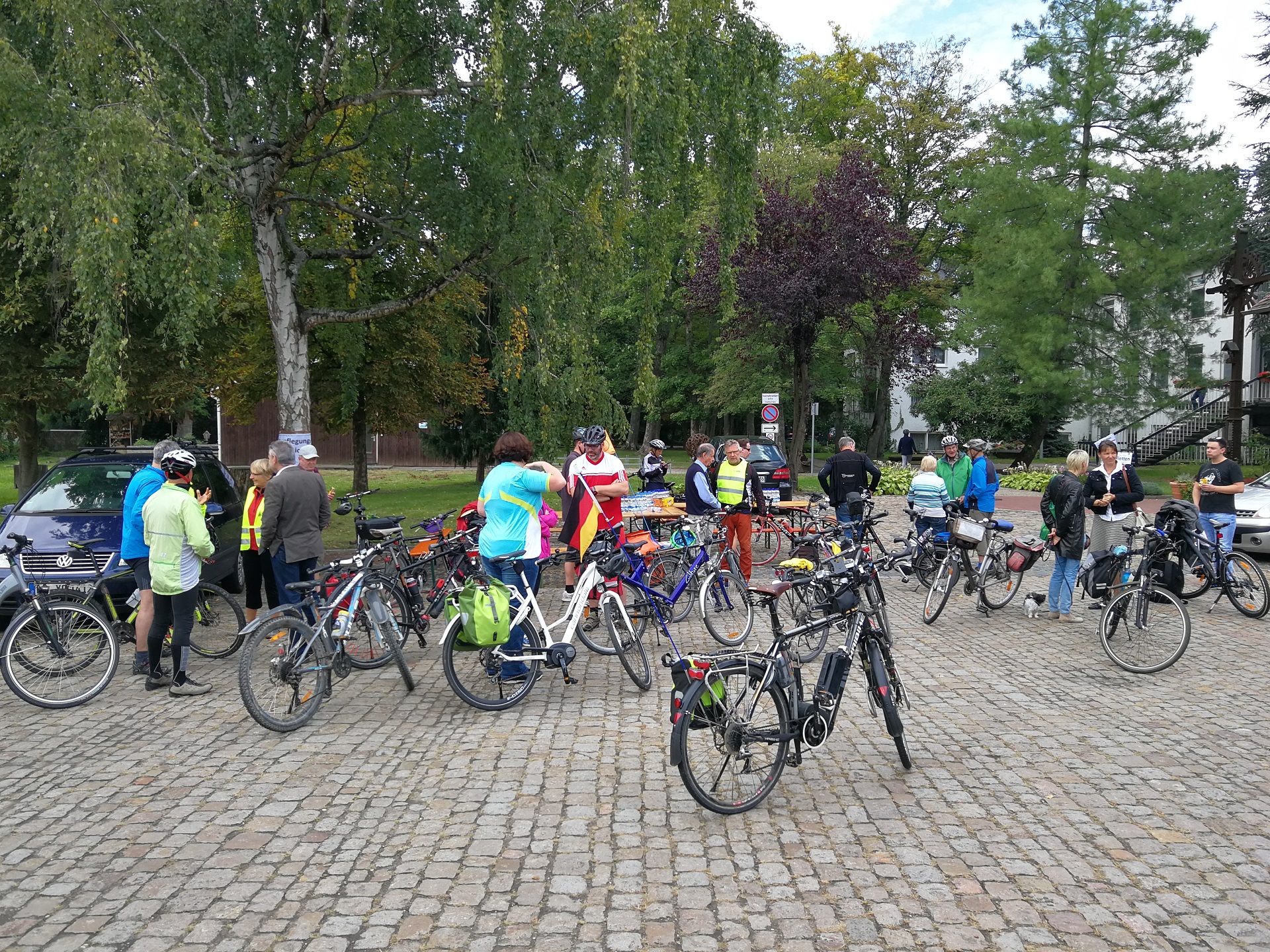 Radsternfahrt – Treffpunkt und „Auftanken“ in Hüttenfeld, 2017