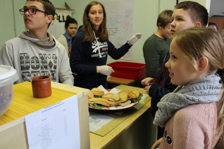 Schulkiosk im neuen Raum der Schülerfirma