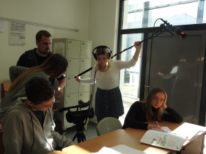 Praktische Filmübungen im Unterricht – Kurzfilmcoaching in Klasse 11 (Foto: Dr.G.Hoffmann)