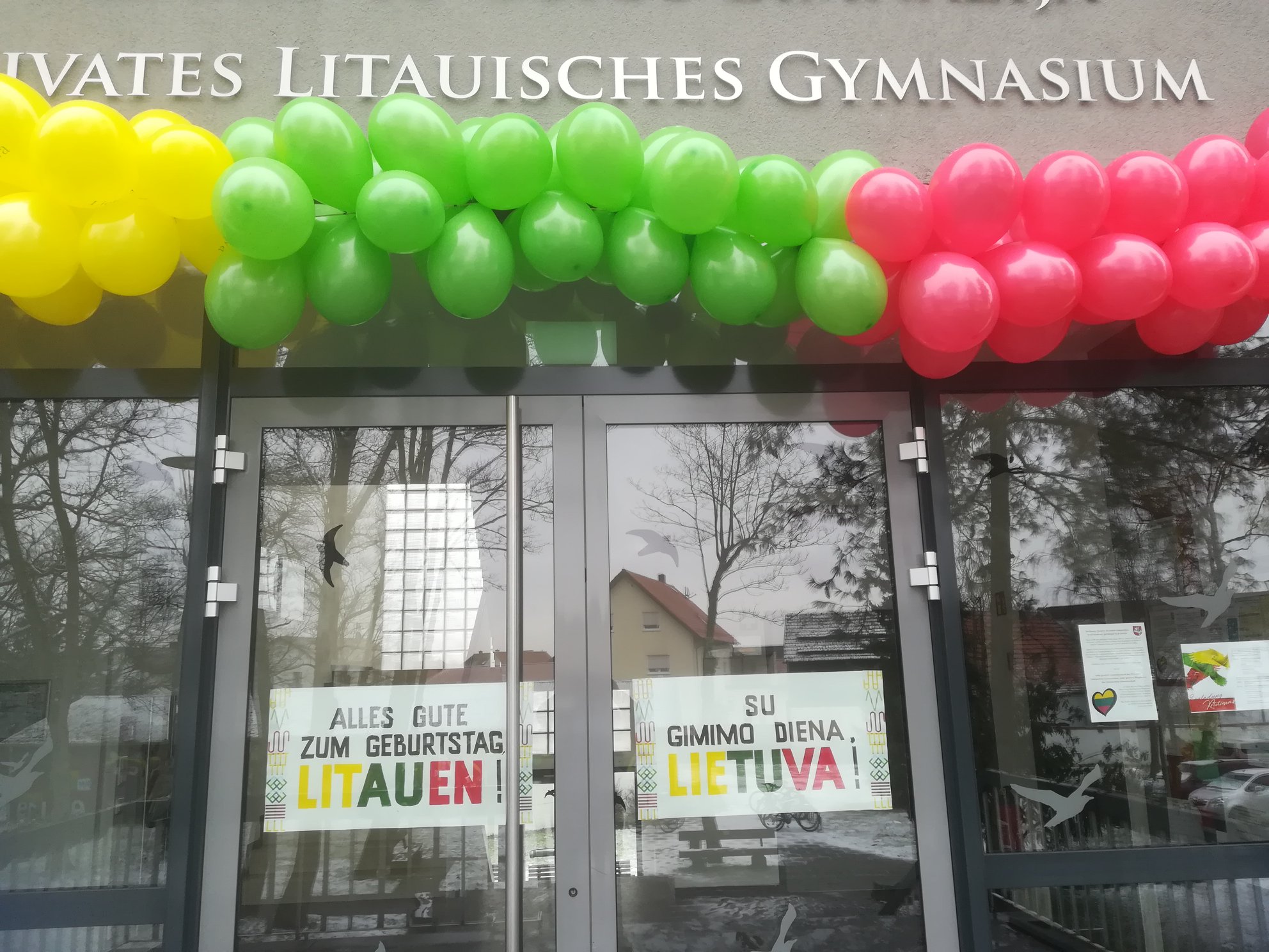 LITAUISCHES GYMNASIUM Feier zum 100. Jahrestag der Unabhängigkeit des Baltikumstaates