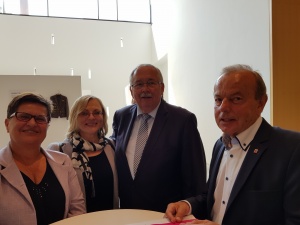 Der Präsident des Hessischen Landtags Norbert Kartmann hat zur Eröffnung der Ausstellung (Foto: J. Vaitkienė)