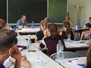 Lebendige Geschichte - Zeitzeugengespräch in Klasse 11 (Foto: Dr. G. Hoffmann)