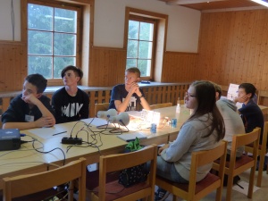 Im LernCamp über den Unterricht hinausgehen – Besuch in Auerbach/Grünheide im Rahmen Vernetzung der Begabungsförderung (Goethe-Gymnasium, Auerbach)