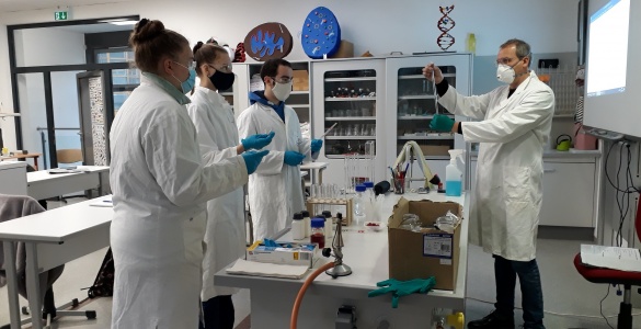Wissenschaftliches Überraschungspaket bereichert den Chemieunterricht mit neuem Labormaterial