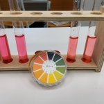 Wissenschaftliches Überraschungspaket bereichert den Chemieunterricht mit neuem Labormaterial (Foto: Victoria H.)
