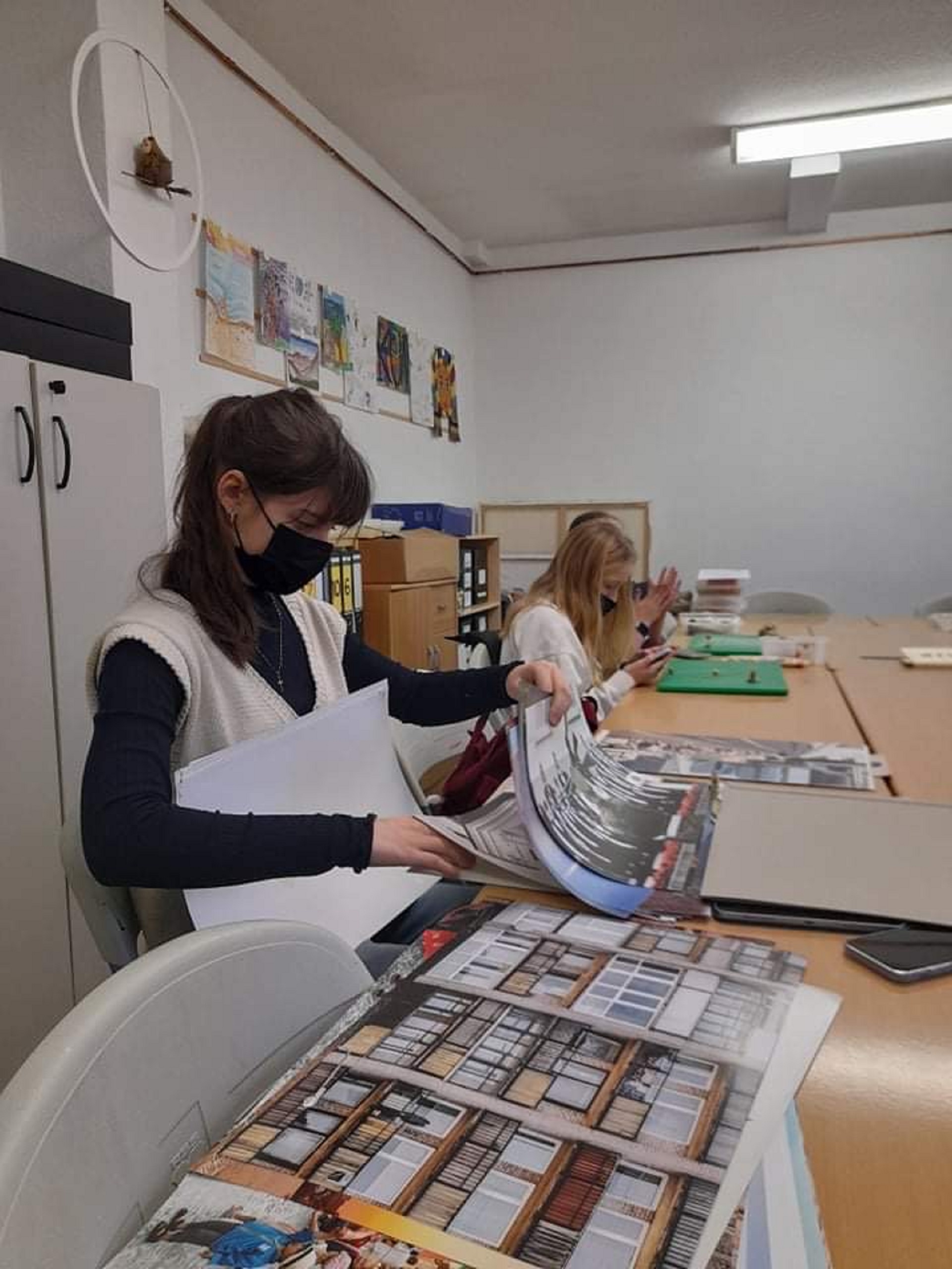 Vasario 16-osios Gimnazija - įkurta Vokietijos lietuvių bendruomenės