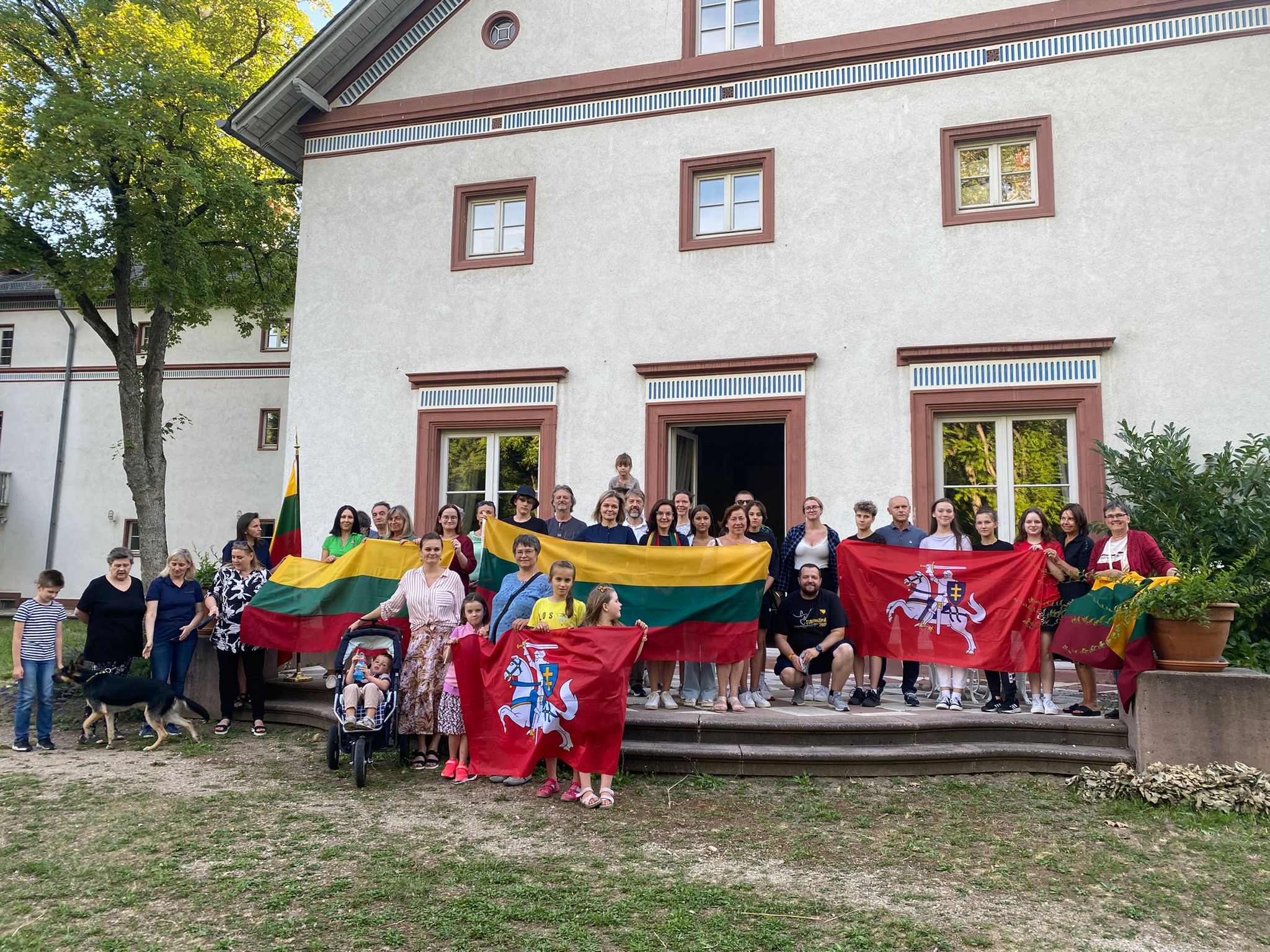 Lietuvos Tautiškos Giesmės giedojimas Hiutenfelde