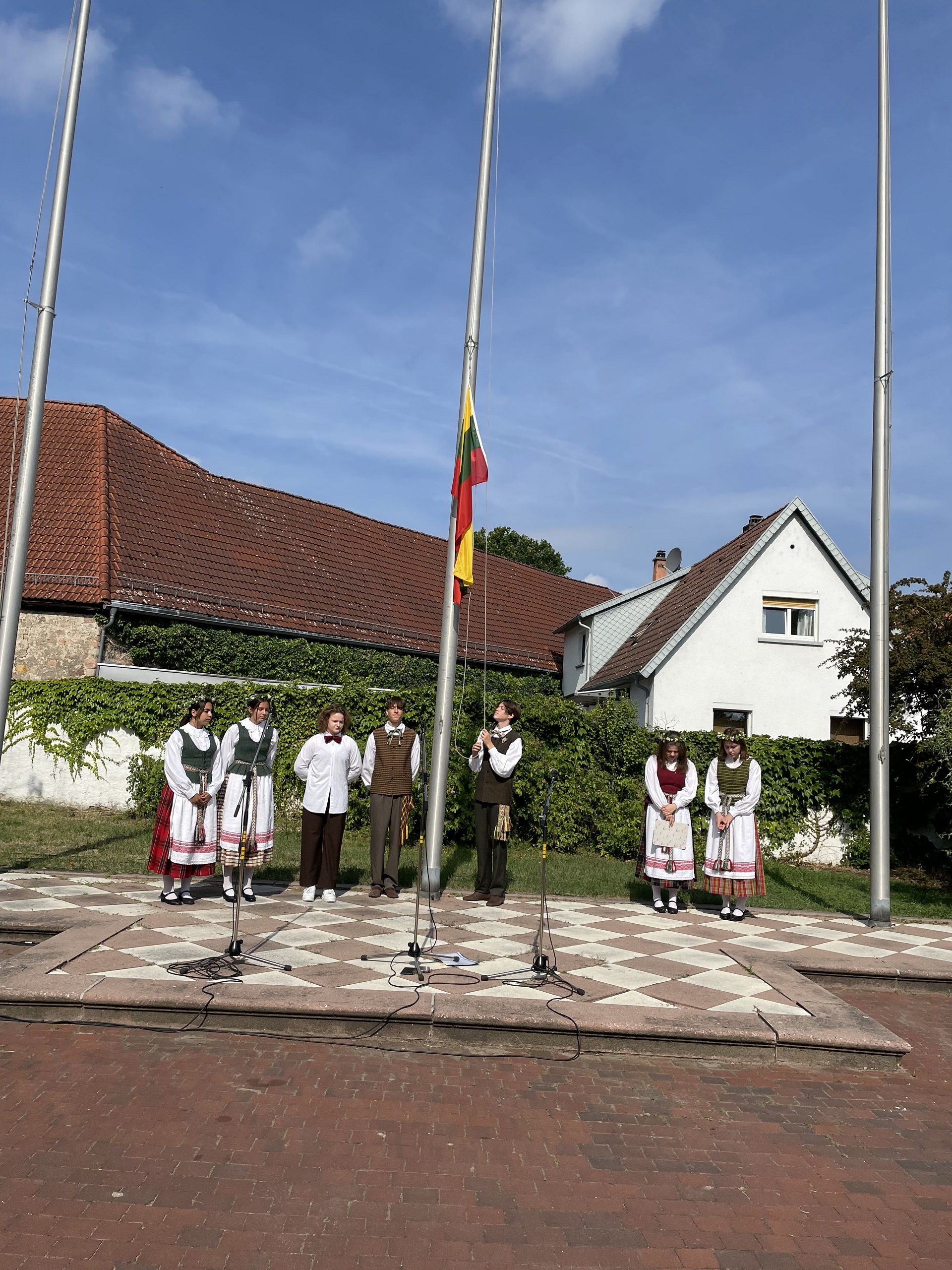 Karaliaus Mindaugo karūnavimo diena gimnazijoje (Foto: D. Kriščiūnienė)