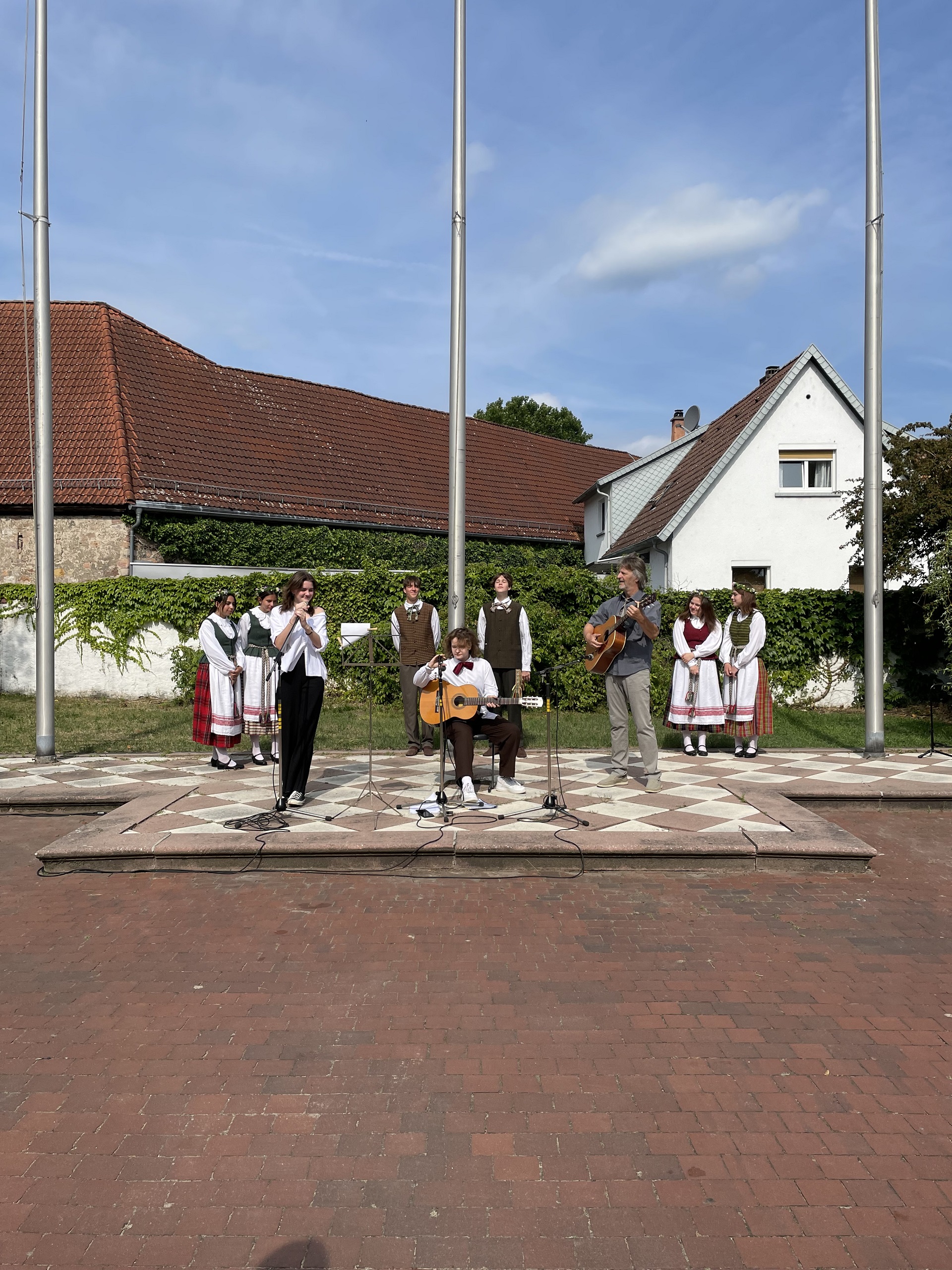 Karaliaus Mindaugo karūnavimo diena gimnazijoje (Foto: D. Kriščiūnienė)