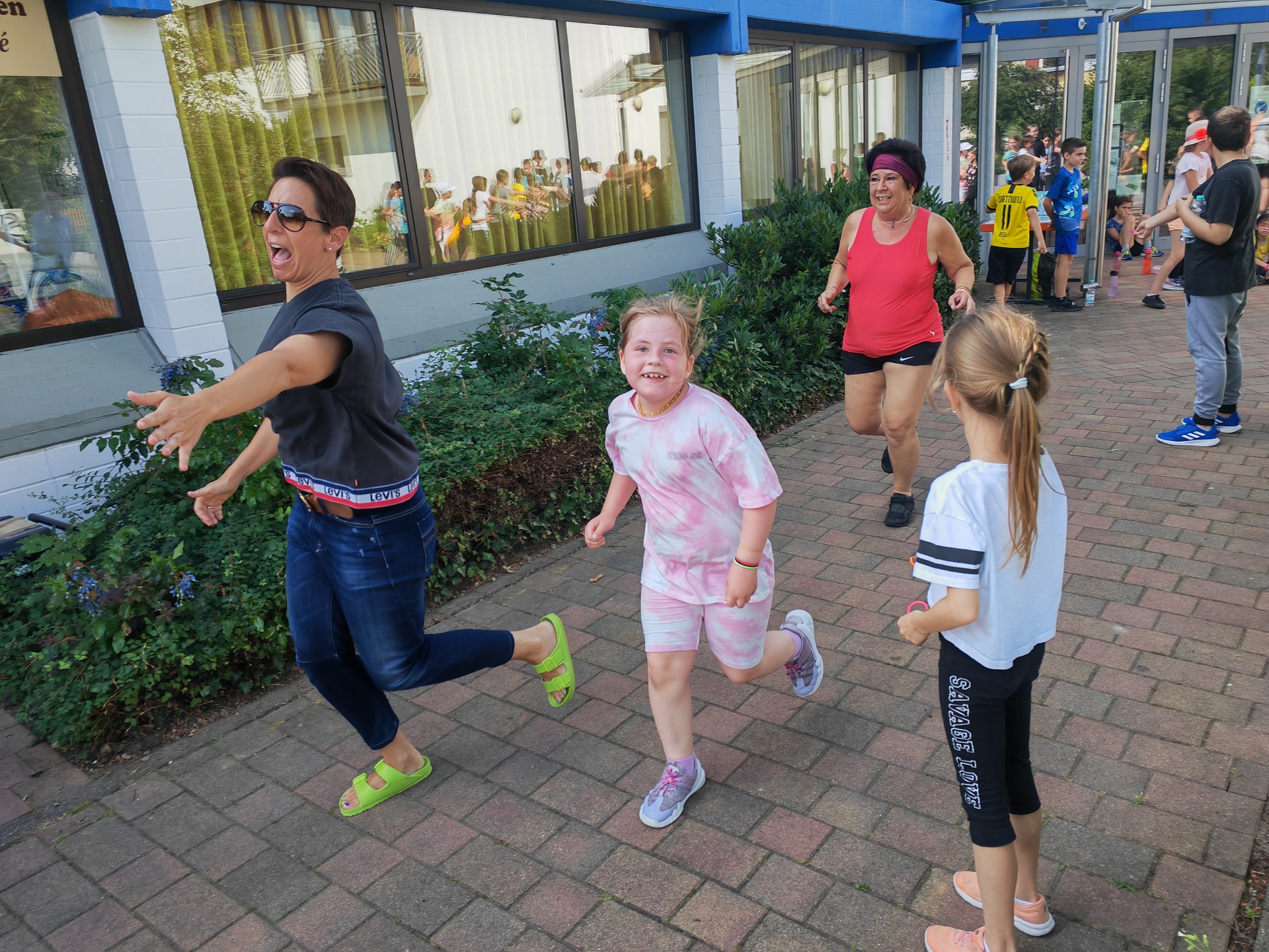 Sponsorenlauf der Klasse 5 und 6 (Foto: R. Lendraitis)