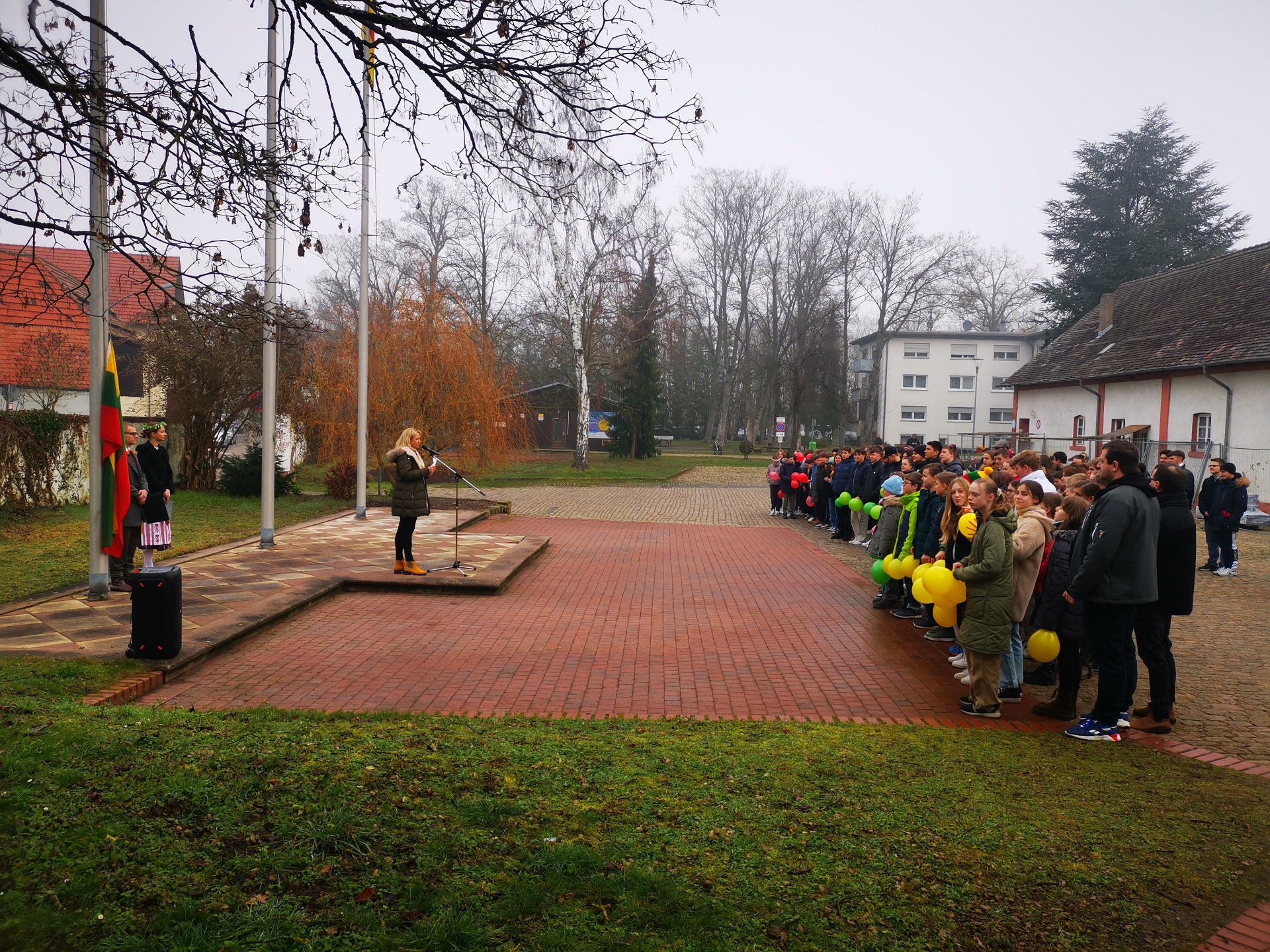 Švenčiame Vasario 16-ąją – Lietuvos valstybės atkūrimo ir gimnazijos vardo dieną (Foto: I. G. Lendraitienė)