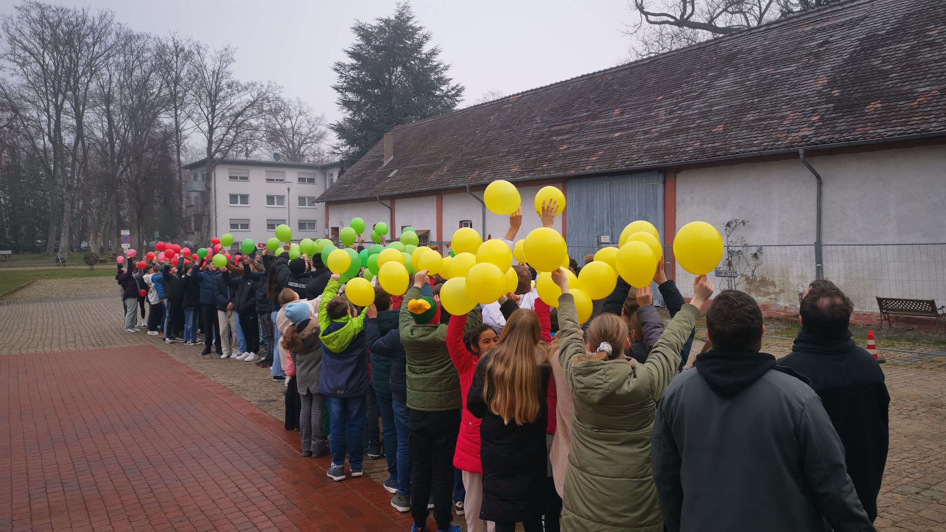 Švenčiame Vasario 16-ąją – Lietuvos valstybės atkūrimo ir gimnazijos vardo dieną (Foto: I. G. Lendraitienė)