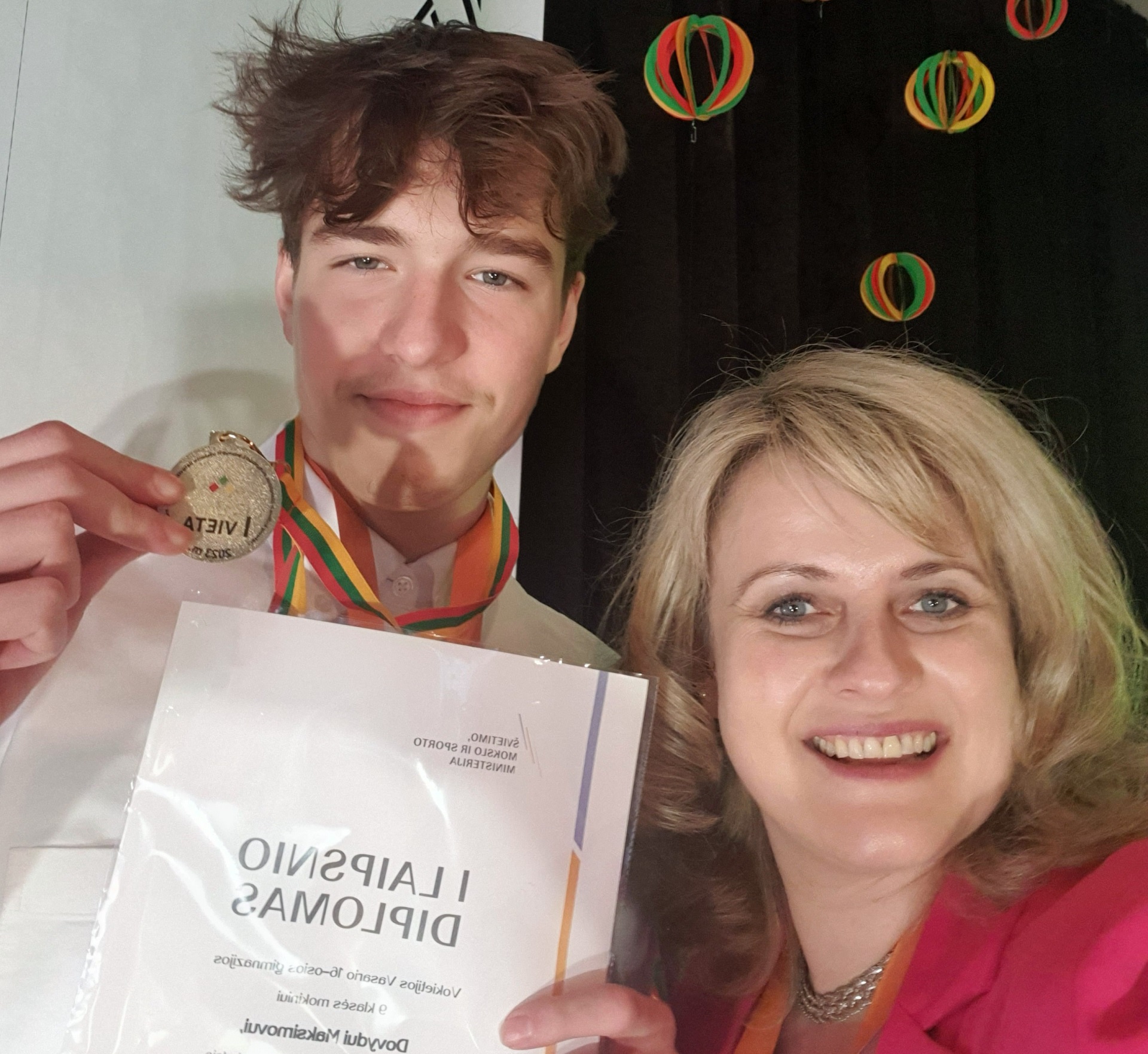 Mūsų devintokas – Lietuvių kalbos ir literatūros olimpiados laureatas! (Foto: A. Geibel)