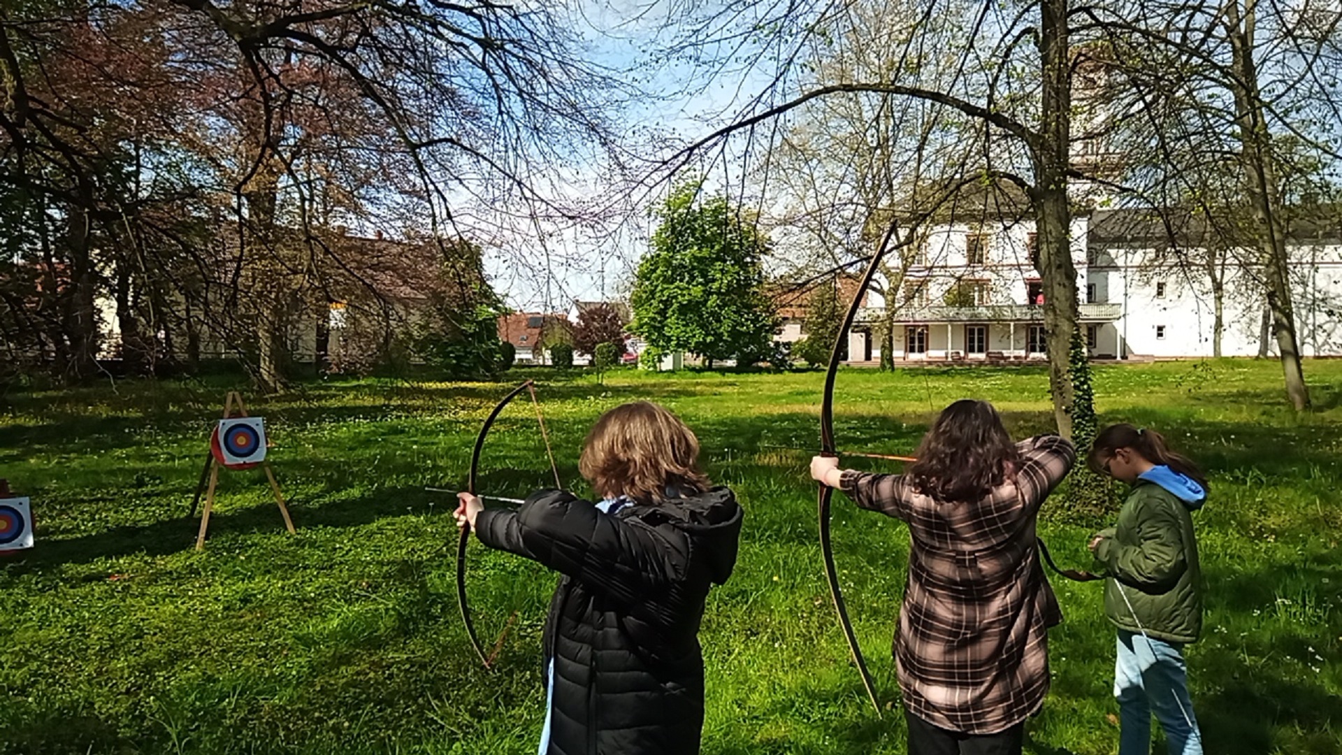 Drinnen Abitur und draußen Konzentration auf den Punkt (Foto: M. Ruschau)