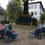 Der Verein „Freunde und Förderer des Litauischen Gymnasiums“ überreicht Möbel für „mobiles grünes Klassenzimmer“ (Foto: F. Röder)