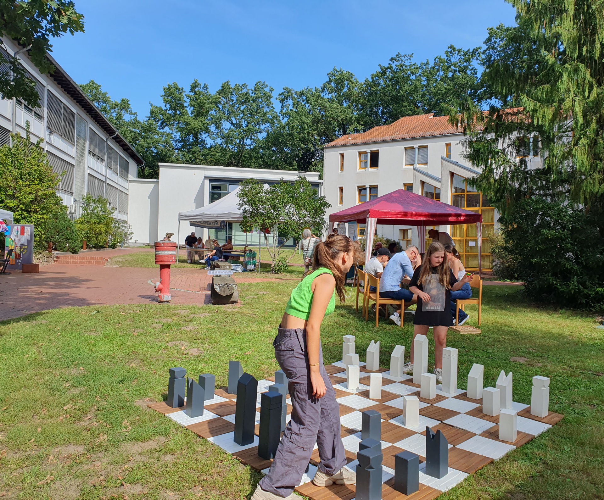 Su daugybe svečių švenčiame Renhofo pilies 170-ąjį gimtadienį ir Vasario 16-osios gimnazijos įsikūrimo Hiutenfelde 70-metį (Foto: A. Geibel)