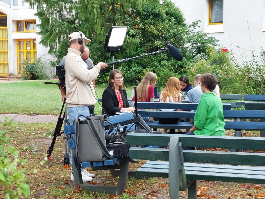 Fernsehdreh mit „Klimazeit“ - Unsere Schülerinnen und Schüler stehen Rede und Antwort (Foto: Dr. G. Hoffmann)