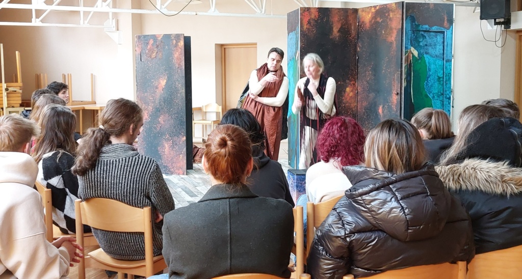 „goethe.faust“ - mobiles Theater im Internatssaal (Foto: Dr. G. Hoffmann)
