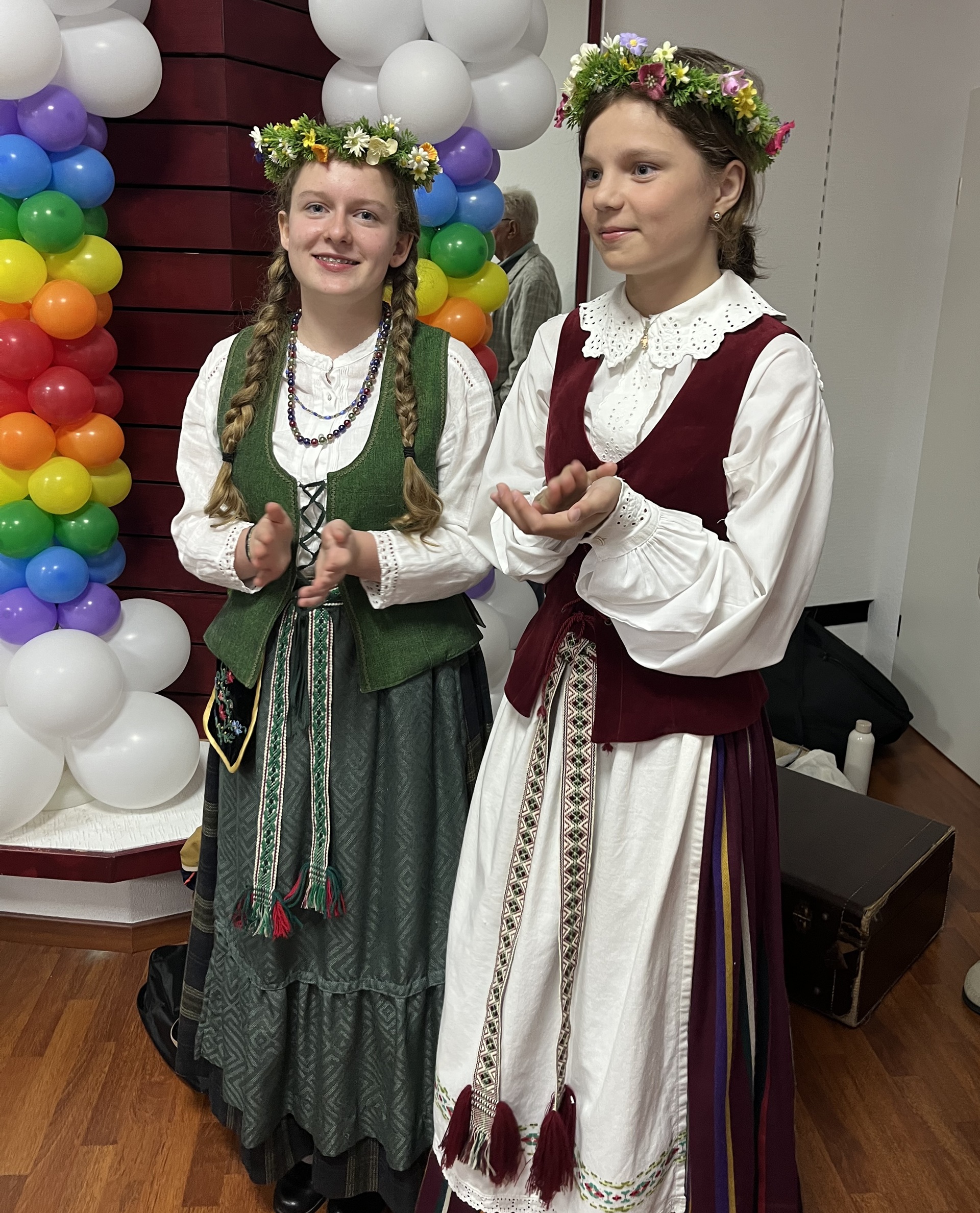 Gimnazijos mokinių ansamblis „Vasaris“ sužavėjo Biurštato miesto šventės dalyvius (Foto: A. Ručienė)